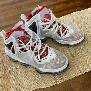 Nike Lebron XIX Nike size 8.5